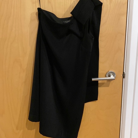 LAUNDRY BY SHELLI SEGAL BLACK ONE SHOULDER BOW COCKTAIL DRESS - Picture 2 of 13